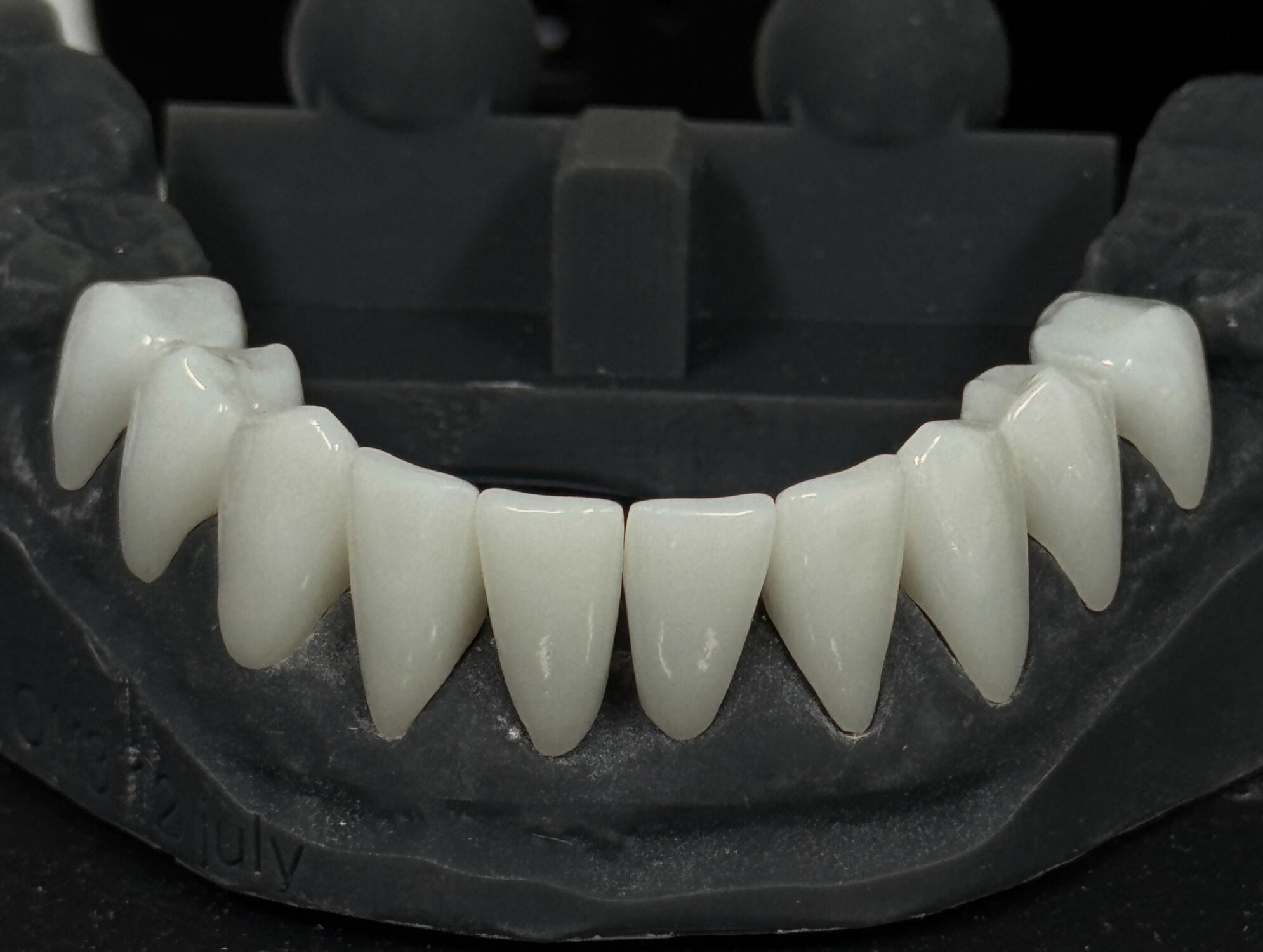 Fatete zirconiu monolitic